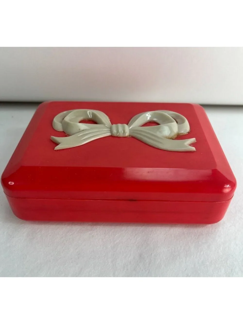 VTG 40s Max Factor Hot Pink Plastic Trinket Box With Ivory Bow Lid 7